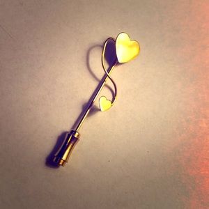 FINAL PRICE UNLESS BUNDLED. Vintage heart gold tone stick pin.